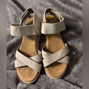 Skechers BOBS Desert Kiss Secret Picnic in Natural Size 6.5